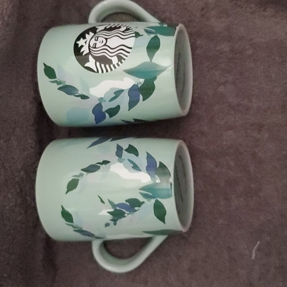 BNWOT:  STARBUCK CUP SET